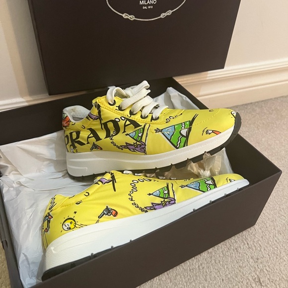 Fashionable Prada sneakiness for every occasion - Picture 2 of 2